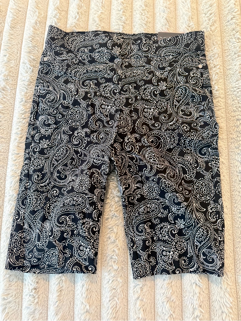 NWT Rafaella Black and White Paisley Bermuda Women’s Shorts Size 6